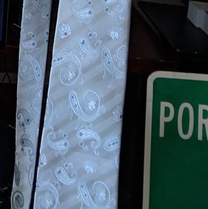 Paisley style needle inlay light color (silver )